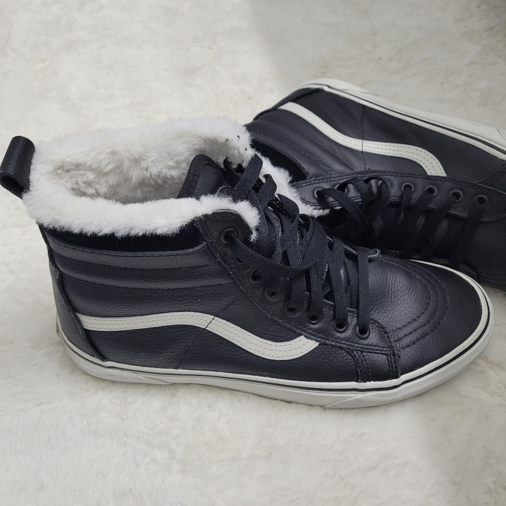 Like New Sherpa Furr Sk8 Hi Van's high top leather black white MINT - Picture 2 of 3